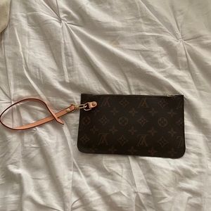 Luis Vuitton wristlet purse